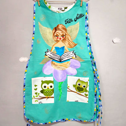 Paketić sreće - Bebita ručno oslikana kuta za vrtić - personalizirana pregača za odgojiteljice + personalizirana šalica