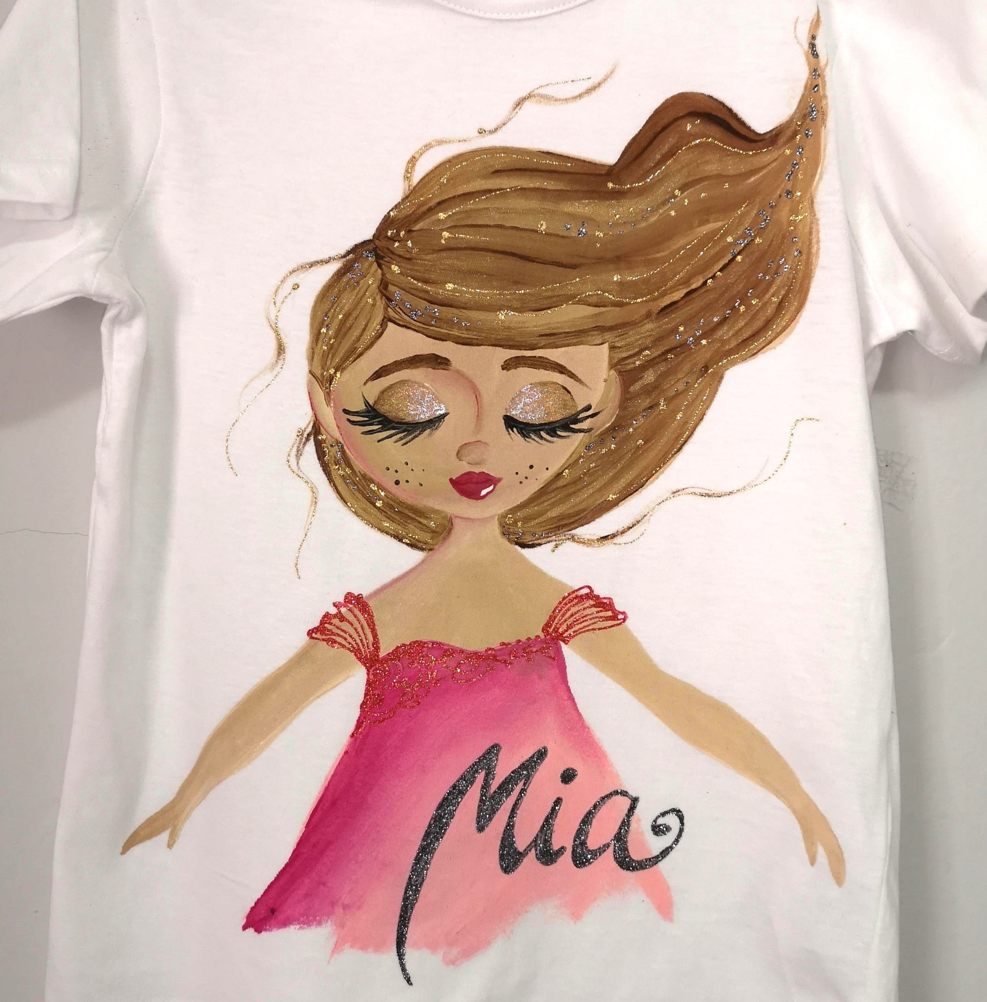 unikatna dječja majica, ručno oslikana personalizirana dječja majica, unikatni pokloni, pokloni za djecu, personalizirani unikat za djevojčice i dječake, majica s motivom po želji
