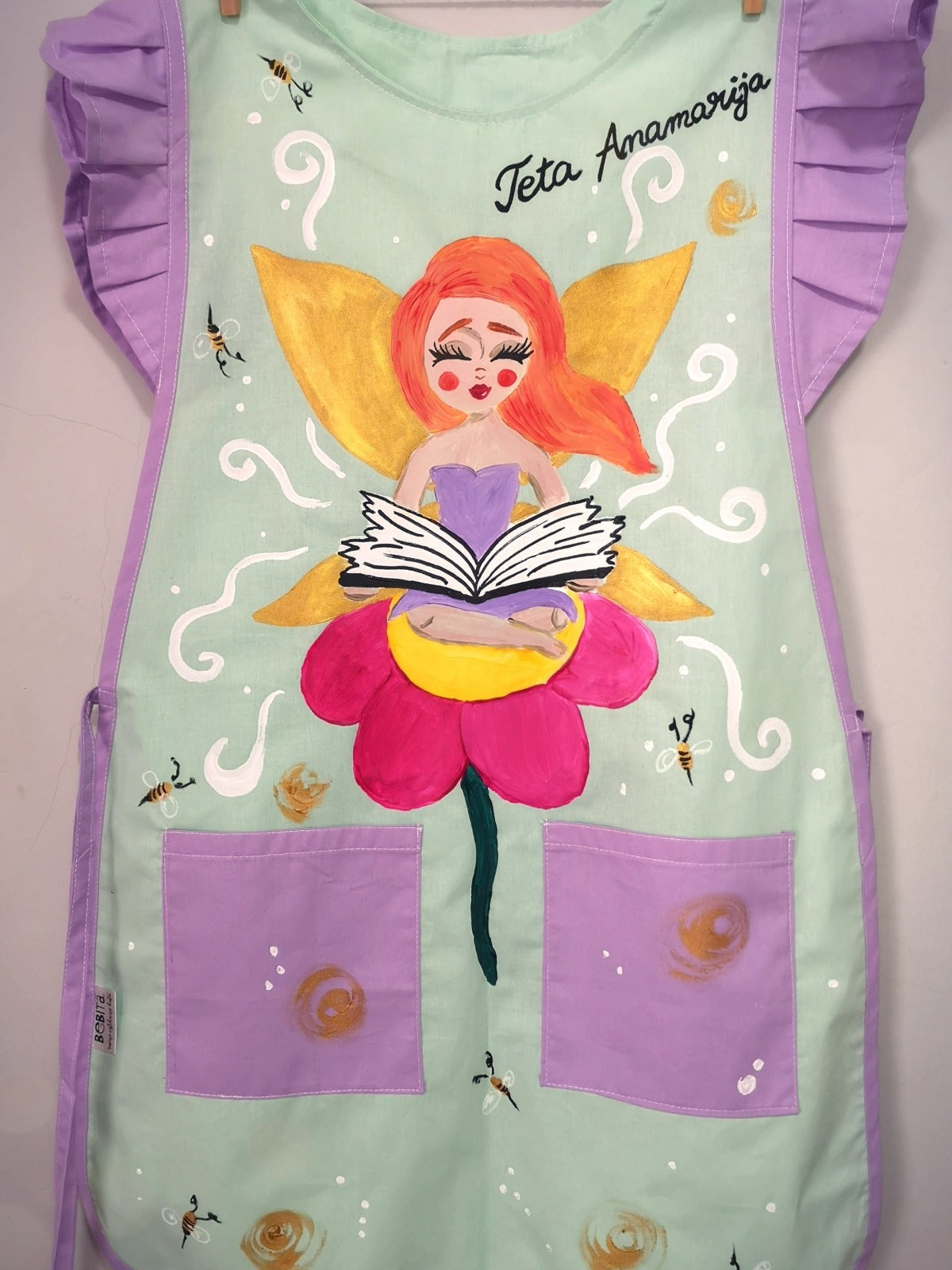 kute za tete u vrtiću ilustratorica oslikana personalizirana radna pregača kecelja personalizirani poklon unikat odgojiteljice odgajatelje pokloni za tete u vrtiću tetu 